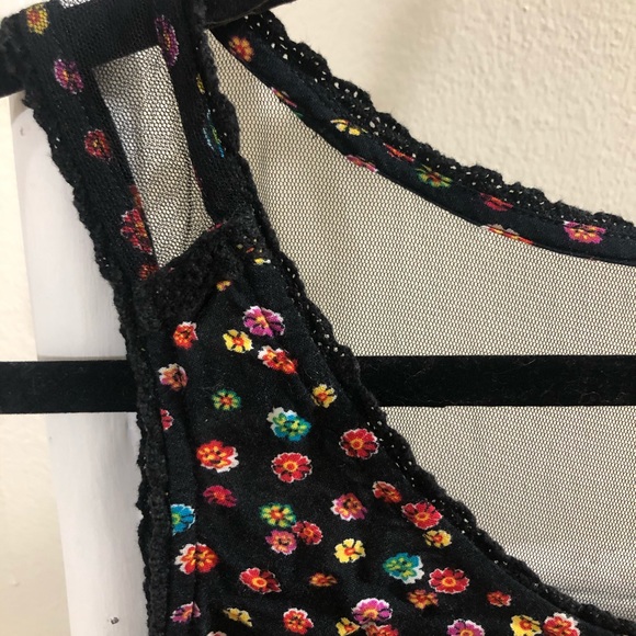 Floral Detailed Tank Top - Picture 2 of 5